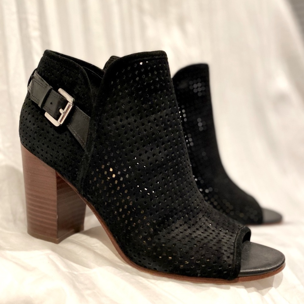 Cute sandals!